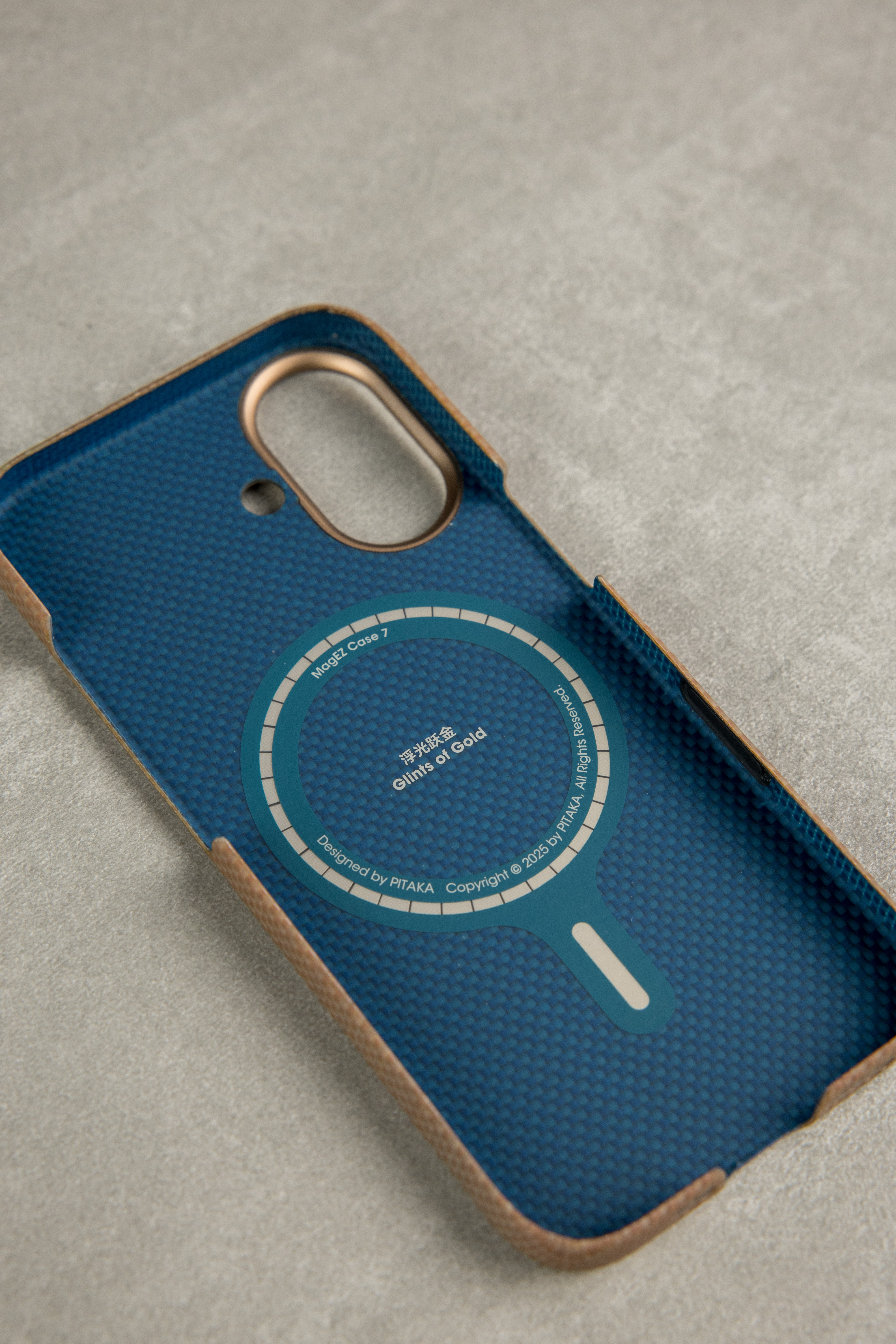 Чохол Pitaka Ultra-Slim PitaTap на iPhone 17 Golden Glint - 5